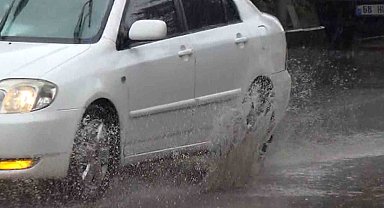 Aksaray'da yağmur etkili oluyor