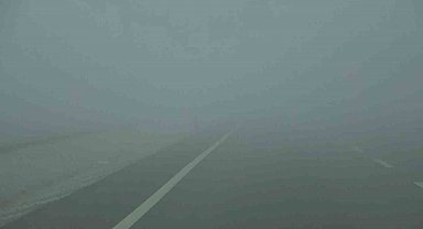 Aksaray'da yoğun sis görüş mesafesini 10 metreye düşürdü