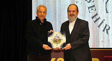 Akşehir'de "Değişen Dünya Müslüman Şahsiyeti" konulu konferans