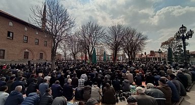 Ankara'da Ramazan'ın ilk cuma namazı kılındı