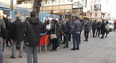 Ankara'da SGK binaları önünde uzun EYT kuyruğu
