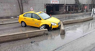 Ankara'da yağmur yağışı hayatı olumsuz etkiledi