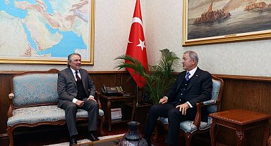 Bakan Akar, yeni görevine atanan Büyükelçi Öztürk'ü kabul etti