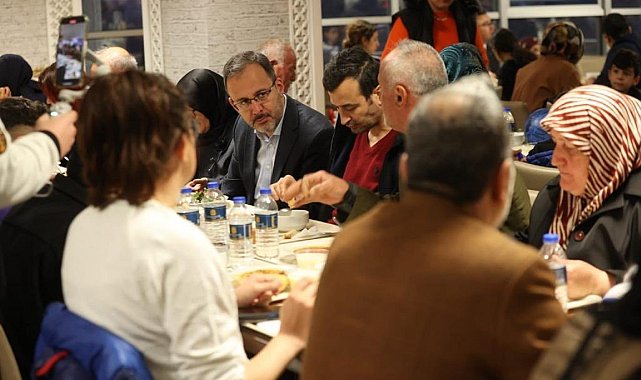 Bakan Kasapoğlu orucunu depremzedelerle açtı