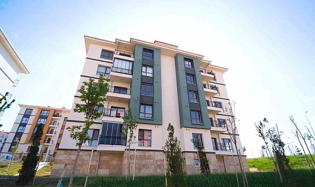 Bakan Kurum: "Malatya ve Elazığ'da 2020'deki deprem sonrası inşasını 20'nci günde başlattığımız konutlar büyük afet sonrası dimdik ayakta"