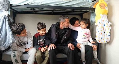 Bakan Kurum: "Tüm ekiplerimizle gece gündüz çalışıyoruz. Nurdağı ve İslahiye'de 214 prefabrik evi daha sahiplerine teslim ettik"