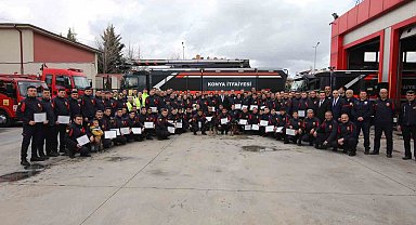 Başkan Altay, Hatay'da görev yapan itfaiye personeline teşekkür belgesi takdim etti