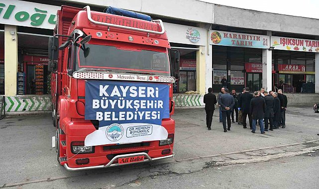 Başkan Büyükkılıç 2 kamyon yardım tırını Adıyaman'a uğurladı