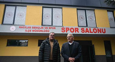 Başkan Büyükkılıç, spor salonunu inceledi, basket oynadı