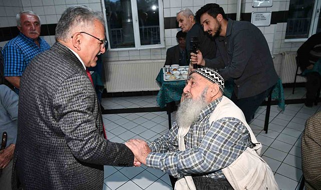 Başkan Büyükkılıç, ulu çınarlarla iftar sofrasında buluştu