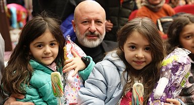 Başkan Çolakbayrakdar: "Depremzede çocuklar, başımızın tacıdır"