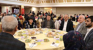 Başkan Dinçer depremzede ailelerle iftarda buluştu