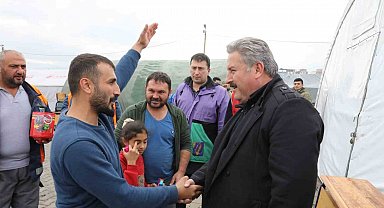 Başkan Palancıoğlu Kahramanmaraş Çadırkent'te depremzedeleri ziyaret etti