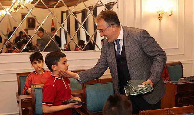 Başkan Savran, minik ziyaretçileri ağırladı