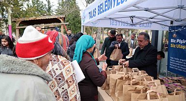 Başkan Yalçın, "Biz Pişirelim Siz Ulaştırın" dedi, yemek servisi yaptı