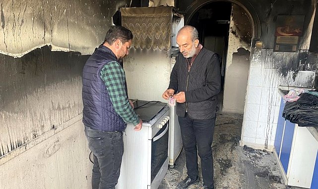 Belediye personelinden örnek davranış: Yanan evde bulduğu parayı sahibine teslim etti