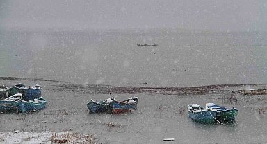 Beyşehir Gölü'nde avlanmaya "kar" molası