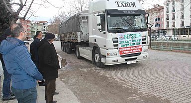 Beyşehir'den deprem bölgesine yem yüklü 3. tır yola çıktı