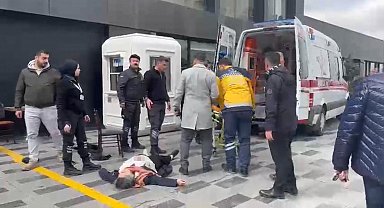 Bir gün evli kalan çiftin boşanma davası kanlı bitti: 2 yaralı