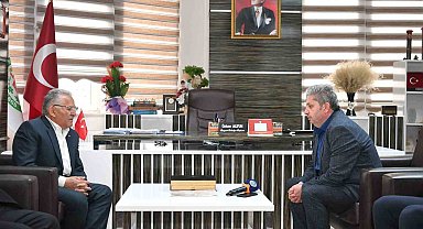 Büyükkılıç, Bünyan'dan hem istişare toplantısı yaptı hem de depremzedeleri ziyaret etti