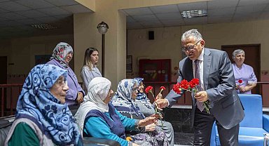 Büyükkılıç: "Dua kaynağı yaşlı çınarlarımızın Yaşlılara Saygı Haftasını kutluyorum"