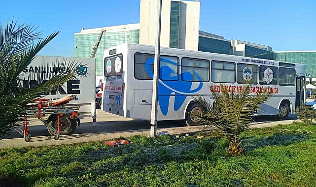 Büyükşehir Gezici Ağız ve Diş Sağlığı Kliniği'nden deprem bölgesinde binlerce vatandaşa hizmet