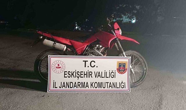 Çalıntı motosikletli şahıslarda 8 adet yeşil reçeteli hap ele geçirildi