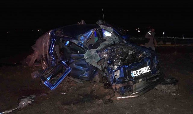 Çarptığı pikabı biçen tır tarlaya uçtu: 1 ölü, 5 yaralı