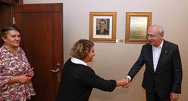 CHP Genel Başkanı Kılıçdaroğlu, Genel Merkez Kadın personeli ile bir araya geldi