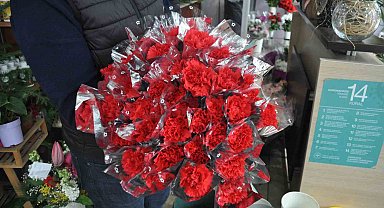 Çiçekçiler 8 Mart Dünya Kadınlar Günü'nün buruk geçeceğini düşünüyor