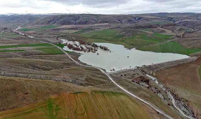 Çiftçinin ekinleri gibi hayalleri de sular altında kaldı