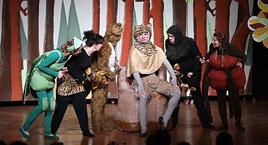 Çocuklar "La Fonten Orman Mahkemesinde" oyunu ile güldü