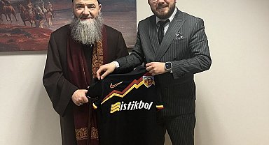 Cübbeli Ahmet Hoca'ya Kayserispor forması hediye edildi