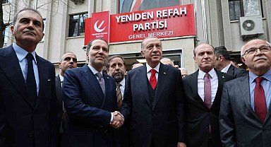 Cumhurbaşkanı Recep Tayyip Erdoğan'ın Yeniden Refah Partisi Genel Başkanı Fatih Erbakan'la görüşmesi başladı.