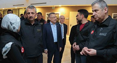 Cumhurbaşkanı Yardımcısı Oktay, AFAD personeliyle iftar yaptı