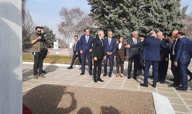 Deniz Baykal, 1 Mart tezkeresinin yıldönümünde mezarı başında anıldı