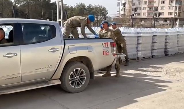Deprem bölgesinde en ücra noktaya Mehmetçik'ten yardım eli