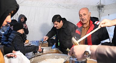 Deprem bölgesinde Kahramankazan Belediyesi'nden 4 bin kişilik iftar çadırı