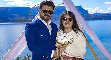 Deprem nedeniyle yapamadığı evlenme teklifini memleketinde yaptı