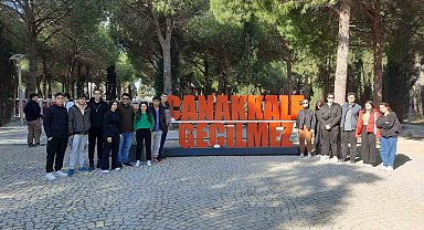 Depremde yardım gönüllüsü olan gençler Çanakkale'de