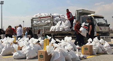 Depremzede aileler için gönüllü kurye oldular