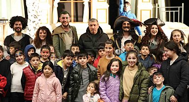 Depremzede aileler ve çocuklar tiyatro ile moral buldu