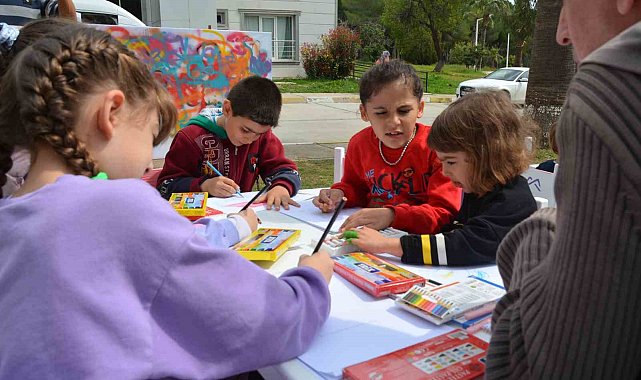 Depremzede çocuklar, çizim atölyesinde buluştu