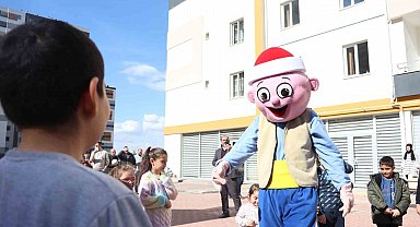 Depremzede çocukların yüzü masal ve çizgi film kahramanları ile güldü
