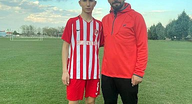 Depremzede gencin hayalleri Akşehir Spor'da devam edecek