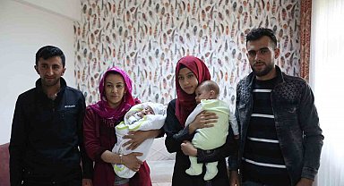 Depremzede iki aile 39 gün sonra bebeklerine kavuştu