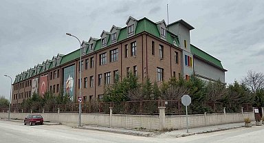 Depremzede öğrencinin başörtüsü nedeniyle okula kaydetmediği iddiası