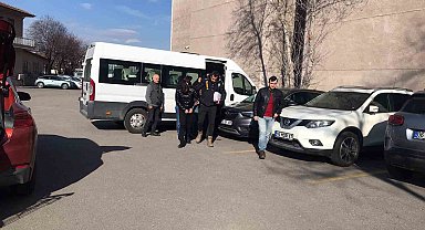 Depremzedeleri internette yayınladıkları sahte emlak ilanıyla dolandıran üç fırsatçı yakalandı