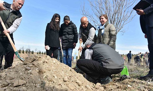 Depremzedelerin anısına Ormancılık Günü'nde hatıra ormanı