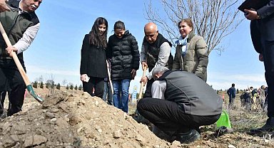Depremzedelerin anısına Ormancılık Günü'nde hatıra ormanı